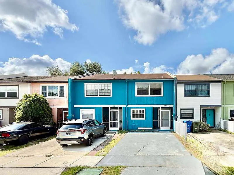 2 bed, 1.5 bath, 1048 sqft, $1,695 — Photo 2