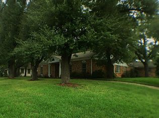 1002 E Main St, Madisonville, TX 77864