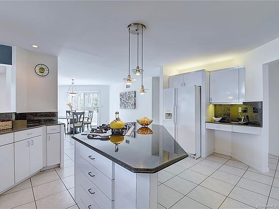4th image of 215 Knollwood Dr