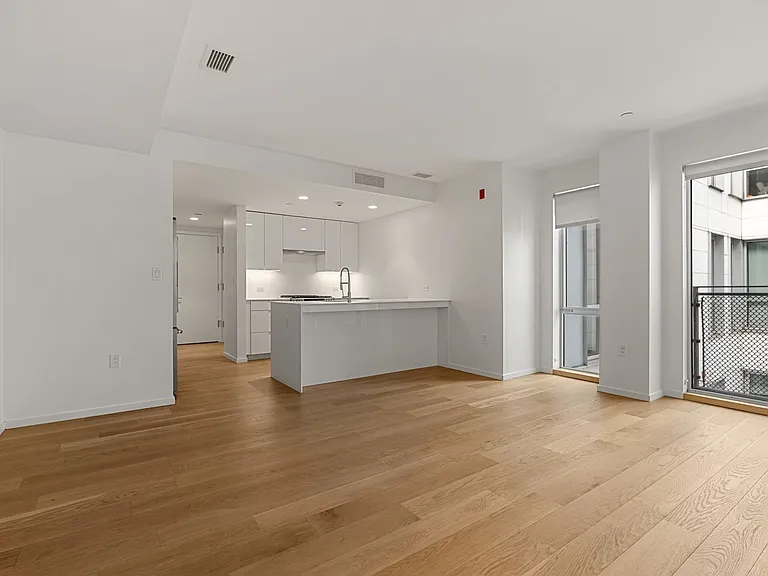 50-504 W Broadway #499 — Photo 1