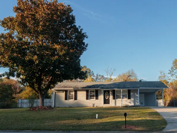 647 Roxbury Dr, Riverdale, GA 30274