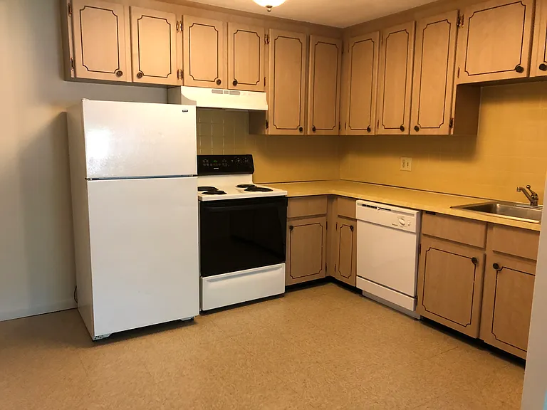 Lexington St Apartments — Photo 57