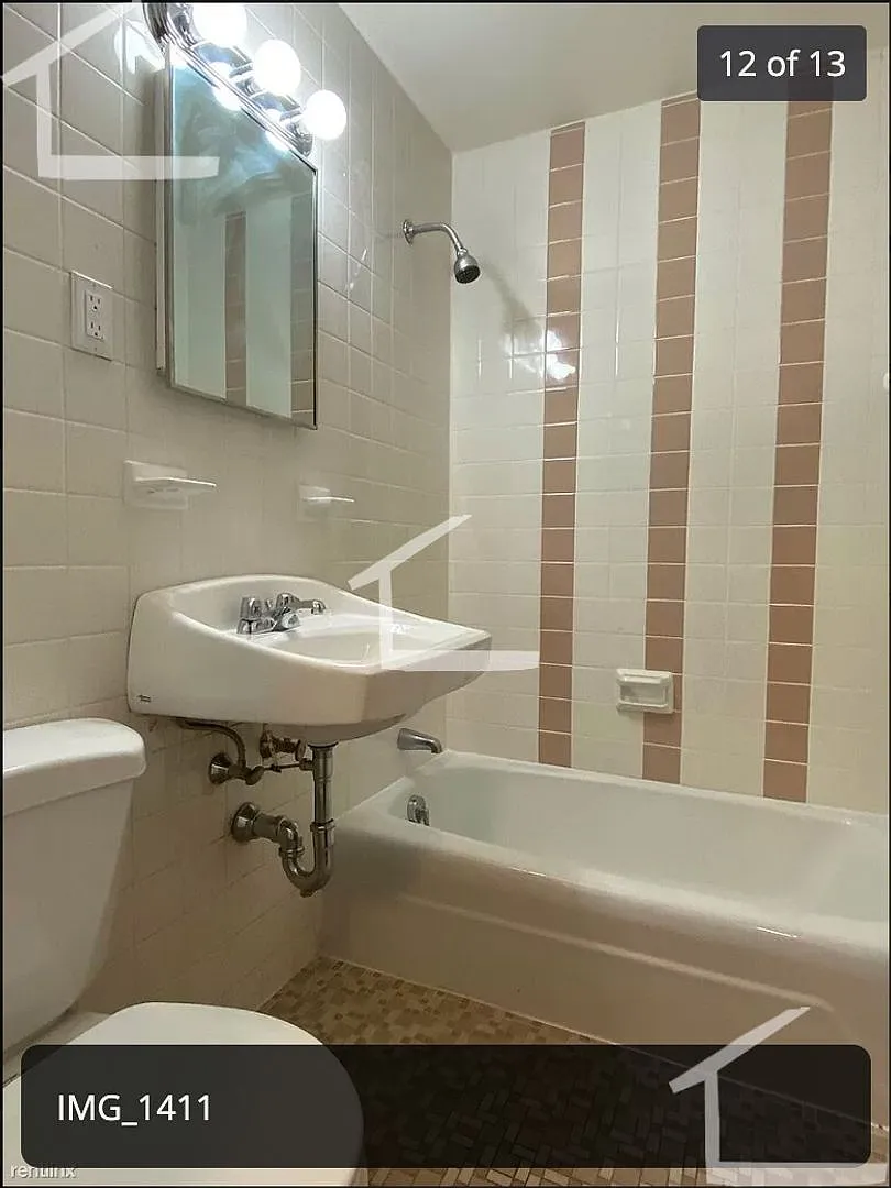2 Bedroom Brighton — Photo 3