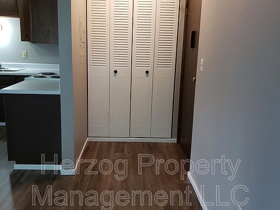 3rd image of 408 McKay Ave S #8