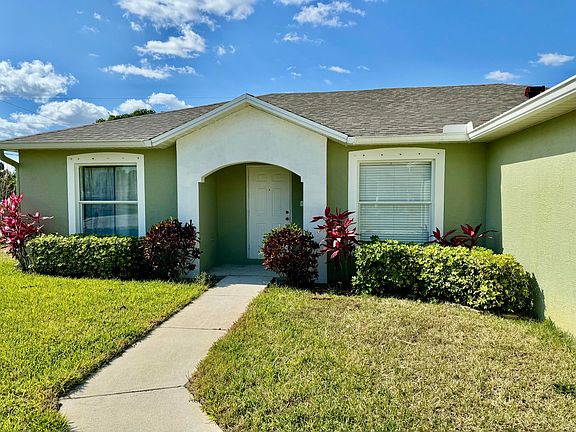 2nd image of 452 SW Tarra Avenue