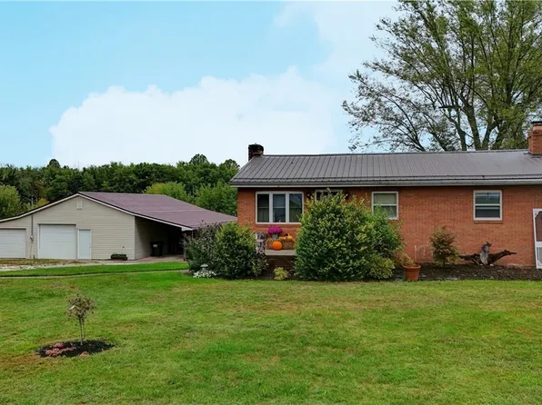 949 Commercial Ave SW, New Philadelphia, OH 44663