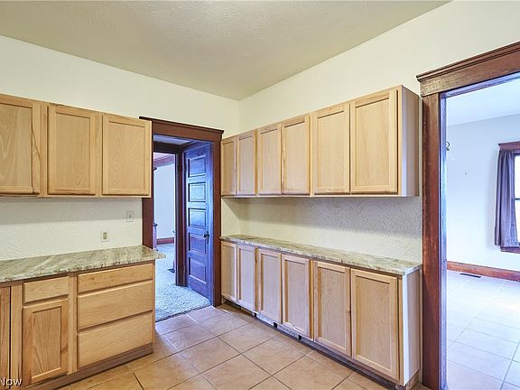 5th image of 3218 Marvin Ave