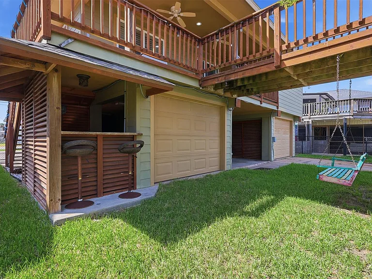 375 Ling St — Photo 15