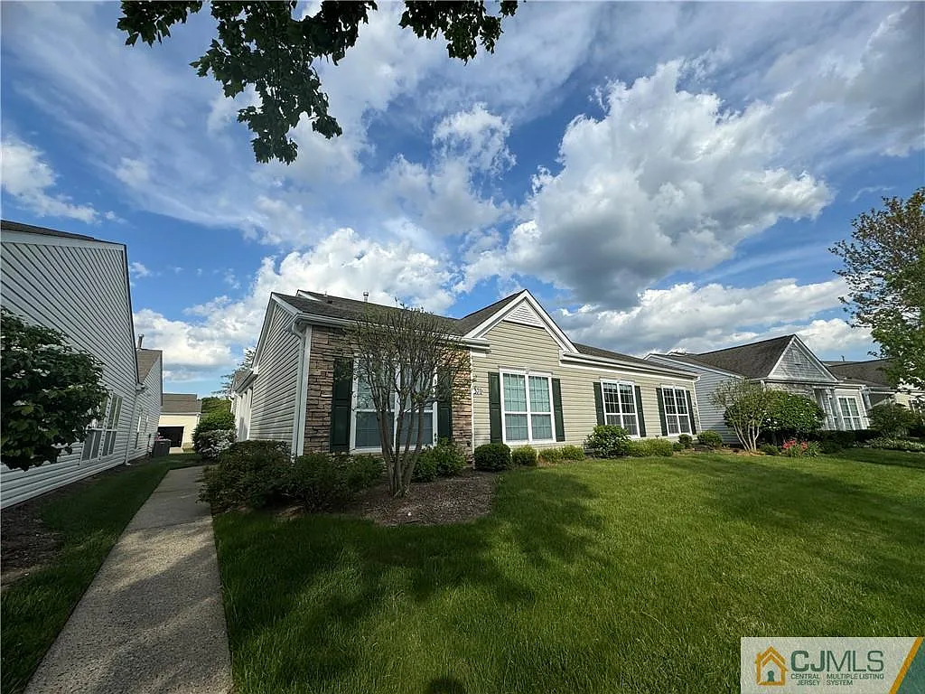 370 Waterside Blvd photo 1