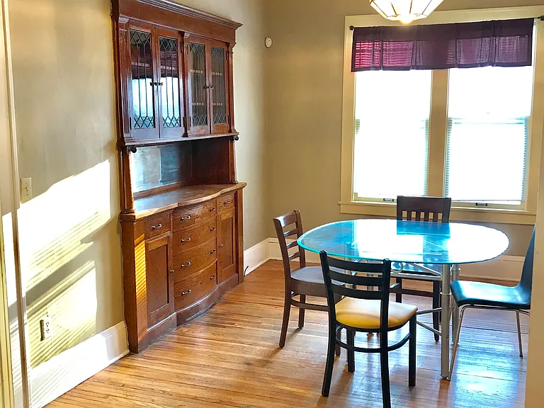 584 Rose Ave E #1 — Photo 7