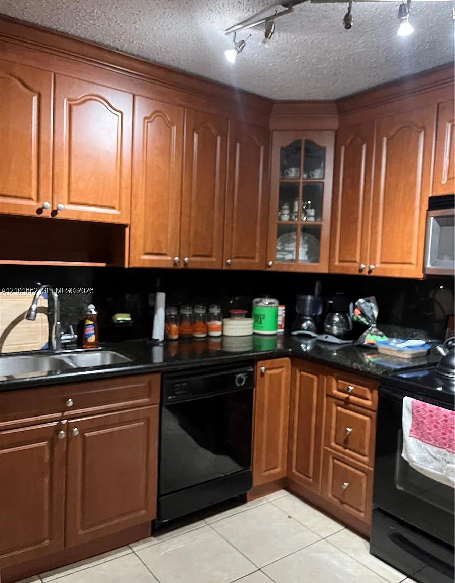 Coral Gate West Condo — Photo 4