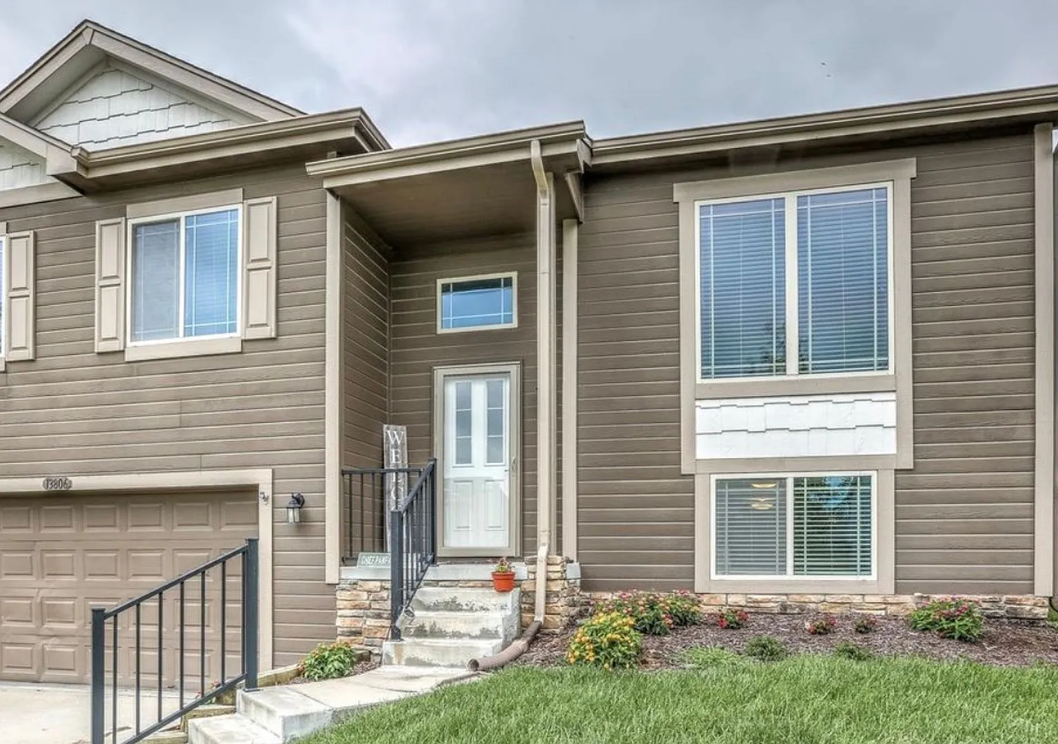 3 Bedroom Home in Bellevue! — Photo 3