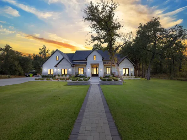 153 Fawn Holw, Elgin, TX 78621