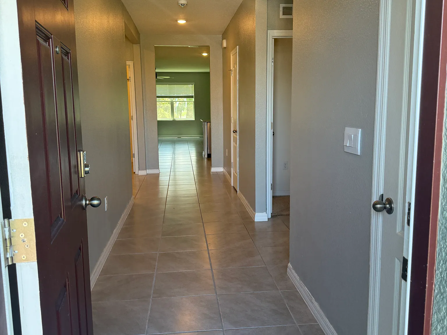 4 bed, 2241 sqft, $2,650 — Photo 4