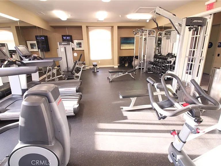 4731 Oceanridge Dr — Photo 34