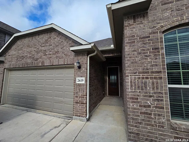 4 bed, 2.0 bath, 2184 sqft, $2,200 — Photo 2