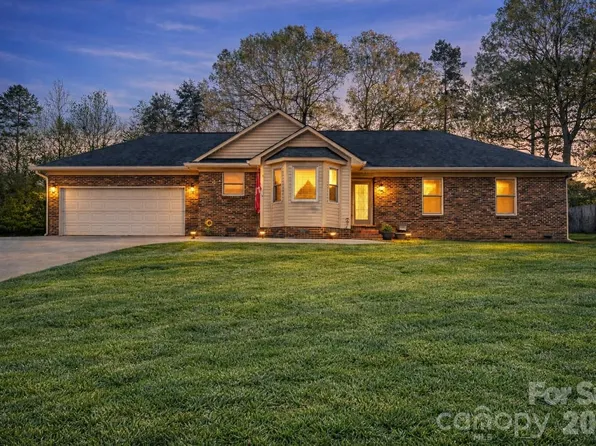 7004 Forest Hills Dr, Denver, NC 28037