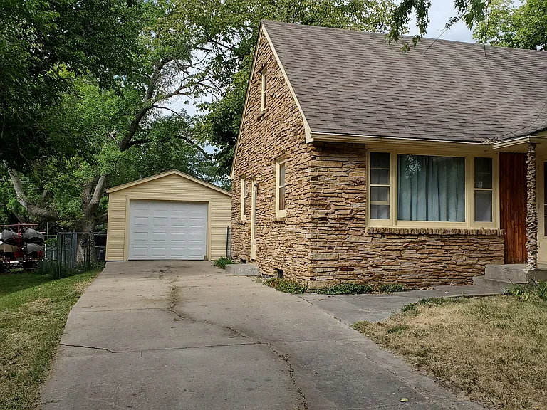 Detached Garage