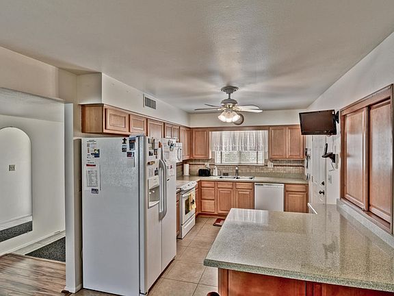 5th image of 10025 W Prairie Hills Cir