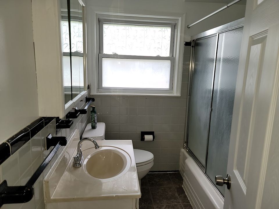 18407 Gaylord, photo 17