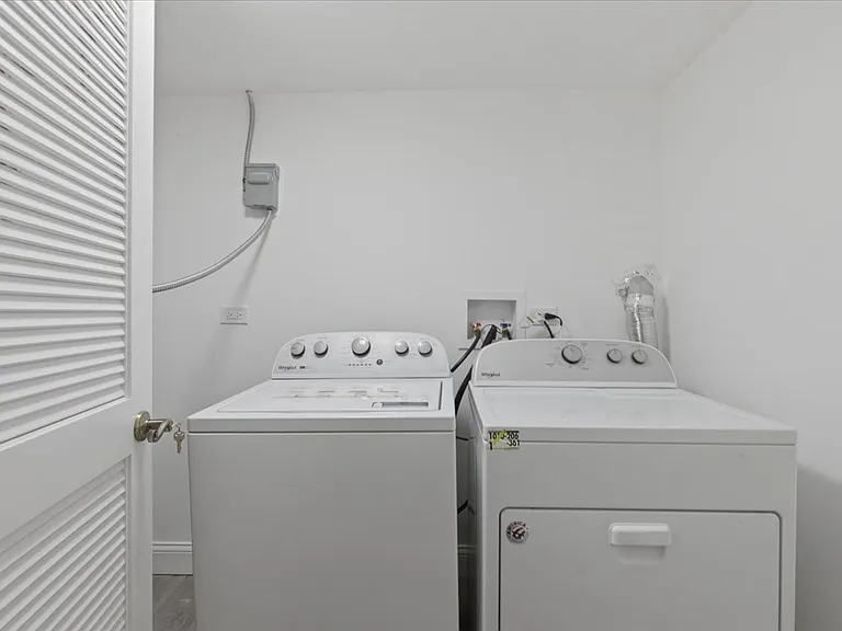 4521 S Hermitage Ave #1R — Photo 11