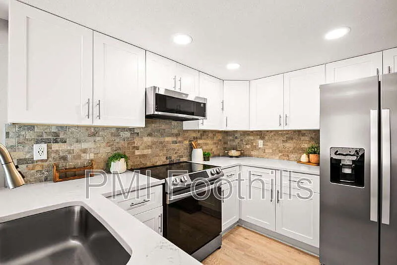 3 bed, 3.5 bath, 2254 sqft, $3,737 — Photo 4