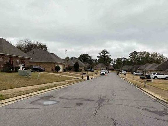 Exterior Neighborhood (street photo)