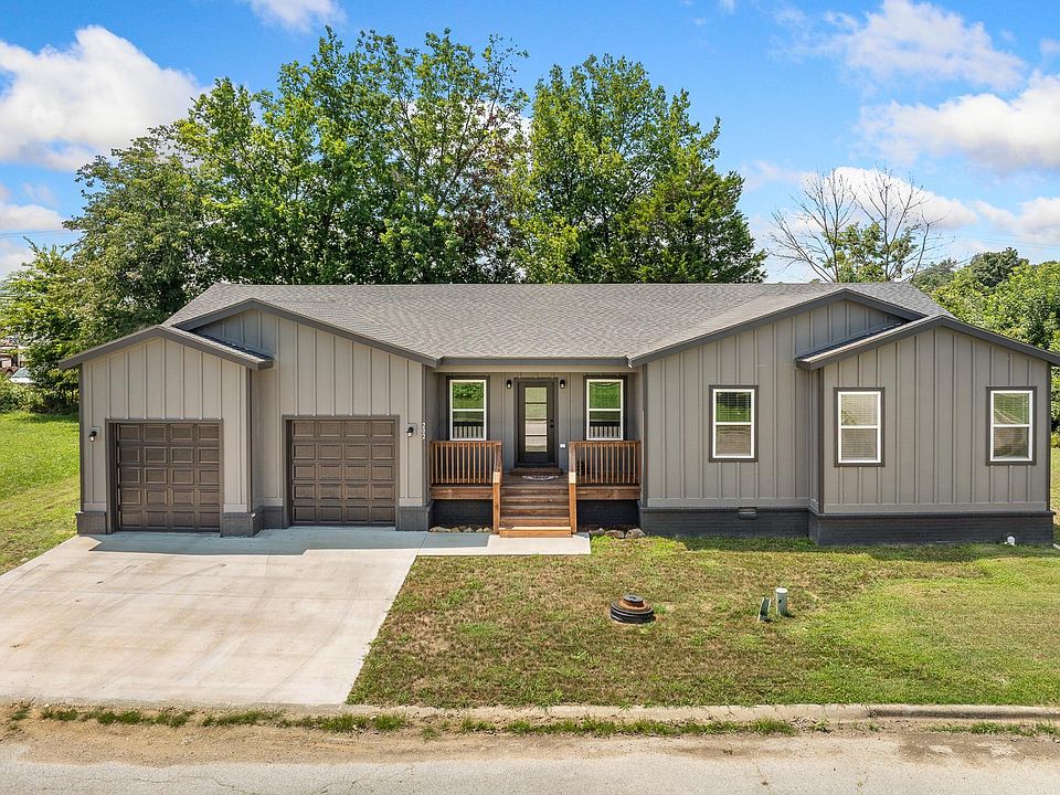 1st image of 202 Forest Ave