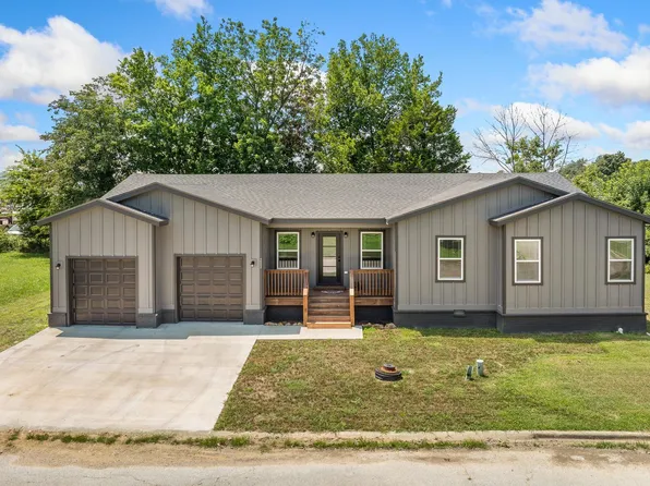 202 Forest Ave, Green Forest, AR 72638