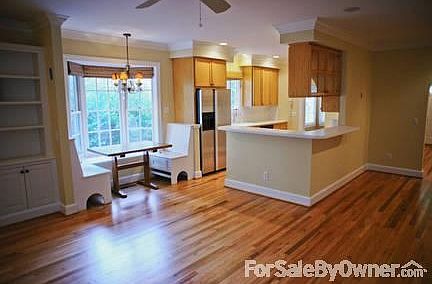 3rd image of 112 Lincoln Ct