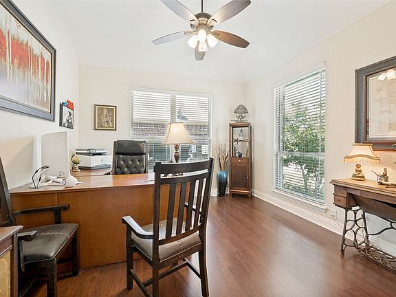 4th image of 403 Lakeview Dr