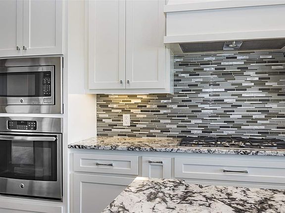 5th image of 224 Saddlebrook Cir