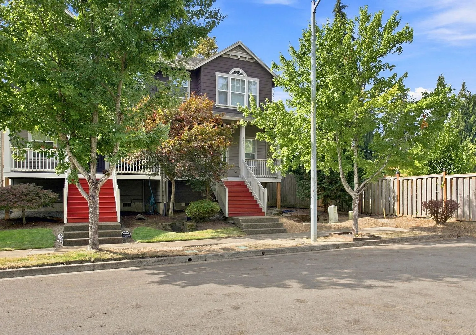 $500 off First Month!! Beautifully Updated 4-Bedroom Oregon City Home with A/C, Fireplace & Fence... — Photo 4