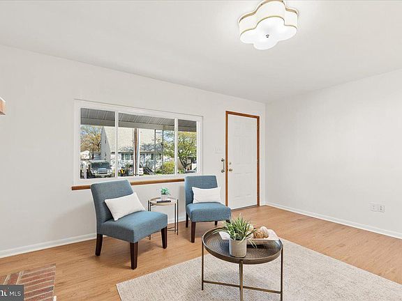 5th image of 723 207th St