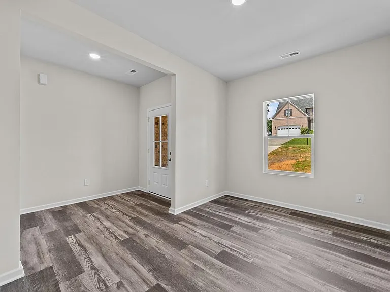 1246 Stonewyck Dr — Photo 2