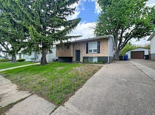 2324 W 59th St, Davenport, IA 52806