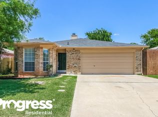 307 Moss Hill Dr, Arlington, TX 76018