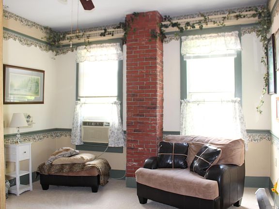 3rd image of 900 Virginia Ave #2