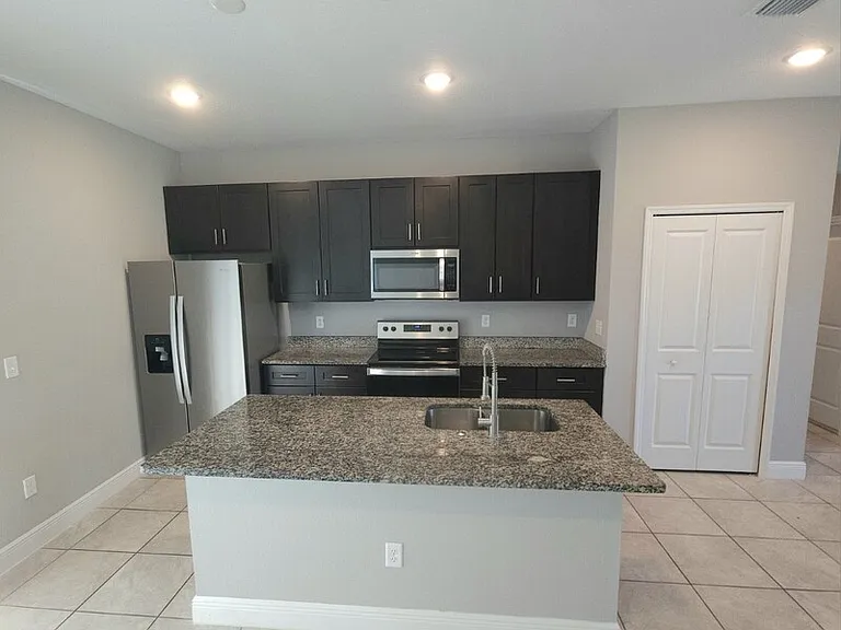 2210 SW 167th Pl — Photo 5