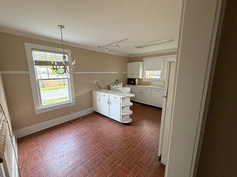 1803 Nance St #A — Photo 2