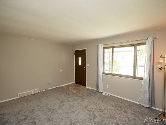 4th image of 19 Dorsey Dr