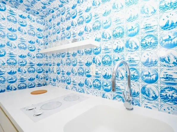 1100 West Ave #425, Miami Beach, FL 33139