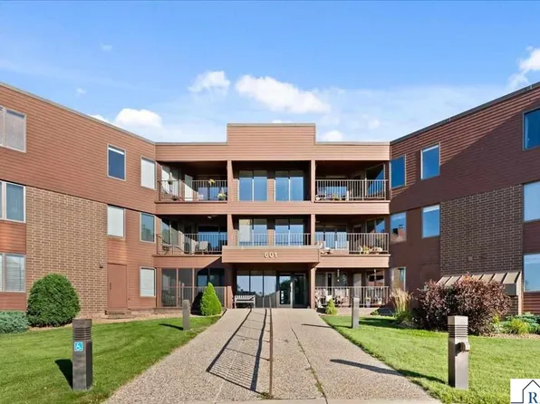 601 Shoreacres Dr APT 107, Fairmont, MN 56031