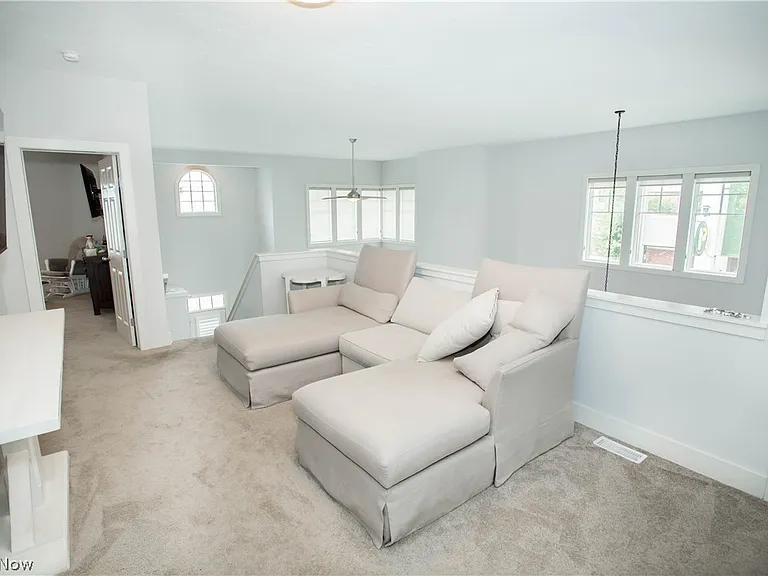 216 Ashbourne Dr — Photo 13
