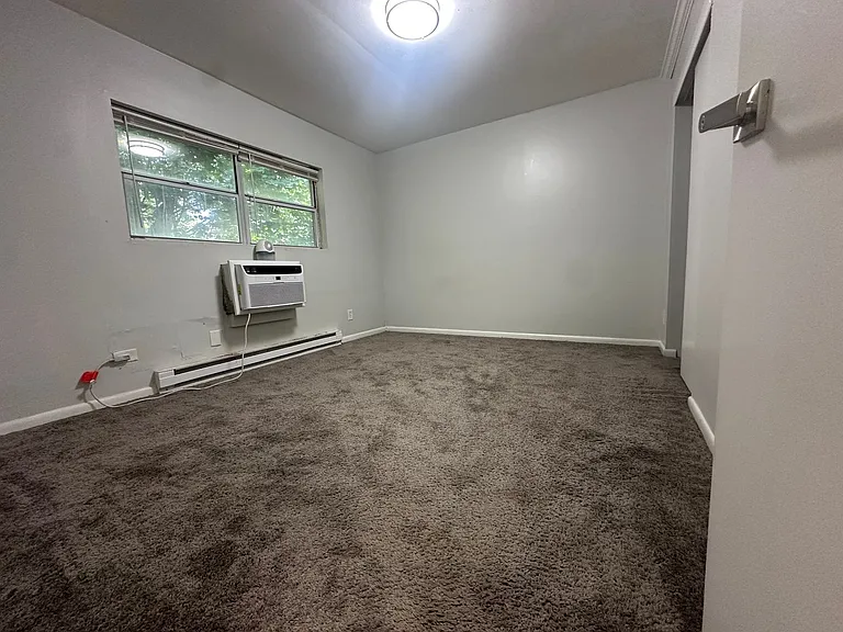 2525 S 5th Street - Ackerman — Photo 9