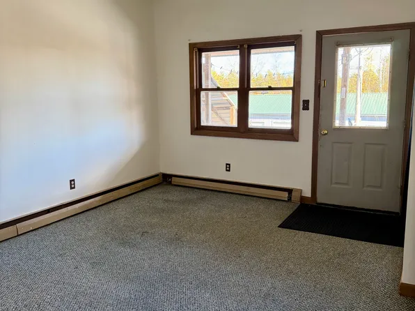 220 Elm St #L, Newport, ME 04953