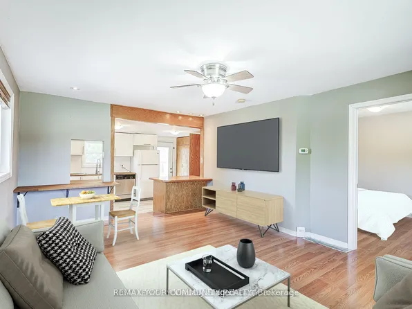 39 Drury St, Bradford West Gwillimbury, ON L3Z 1W9