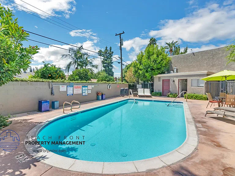 250 E Acacia St — Photo 32