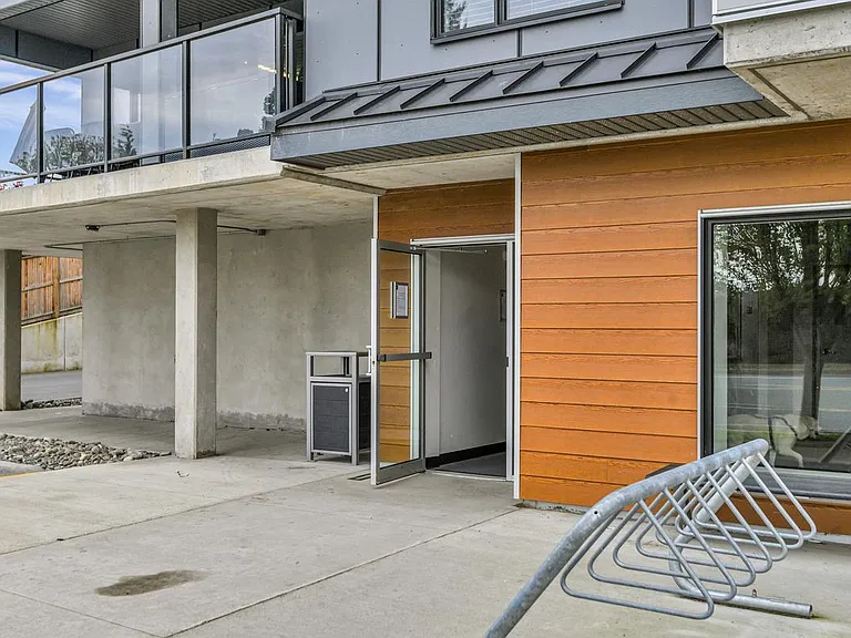 2338 Island Hwy S — Photo 31