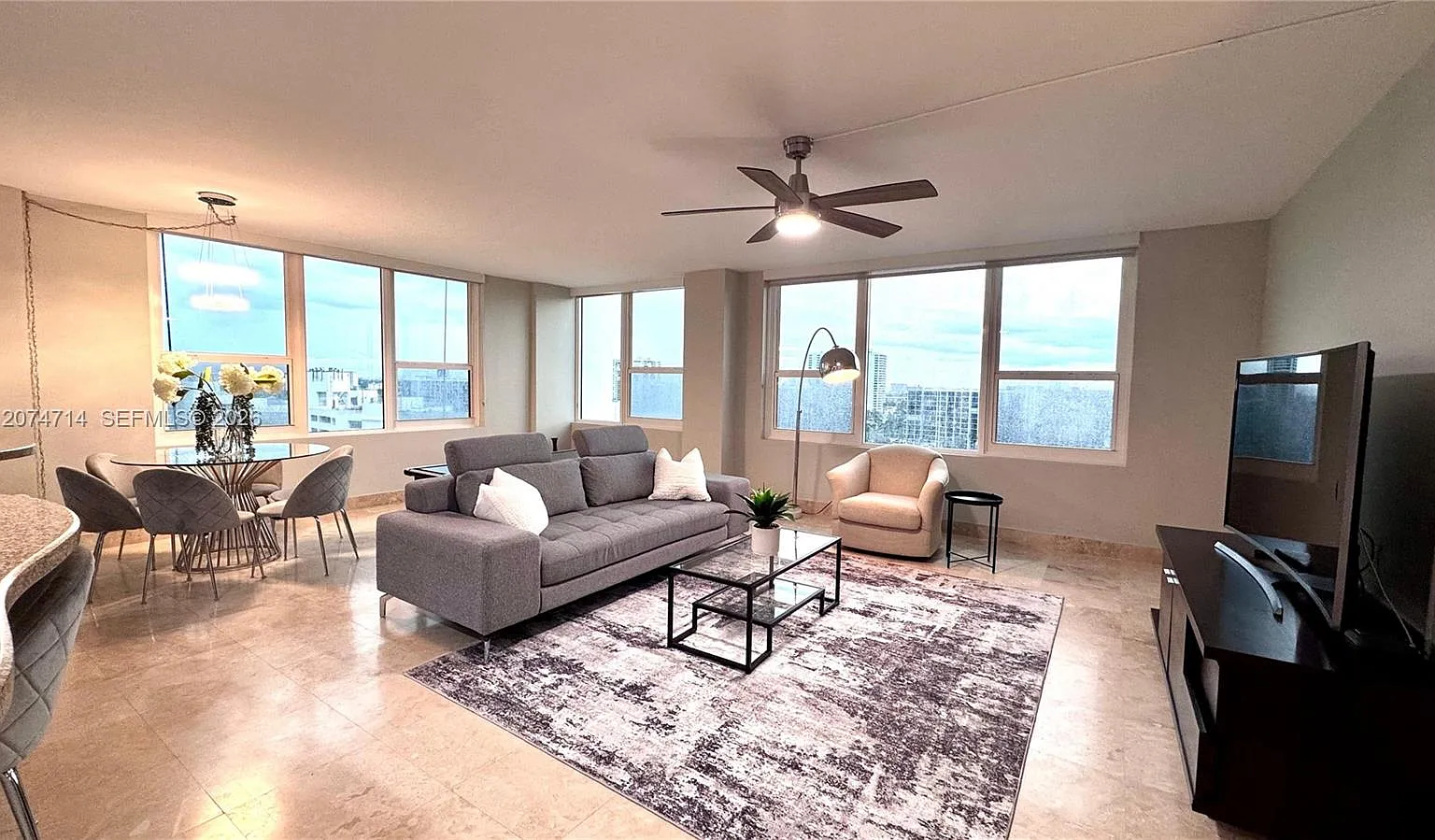 Alexander Towers Condo — Photo 1